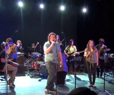 Reprise de On Me Dit par des lycéens